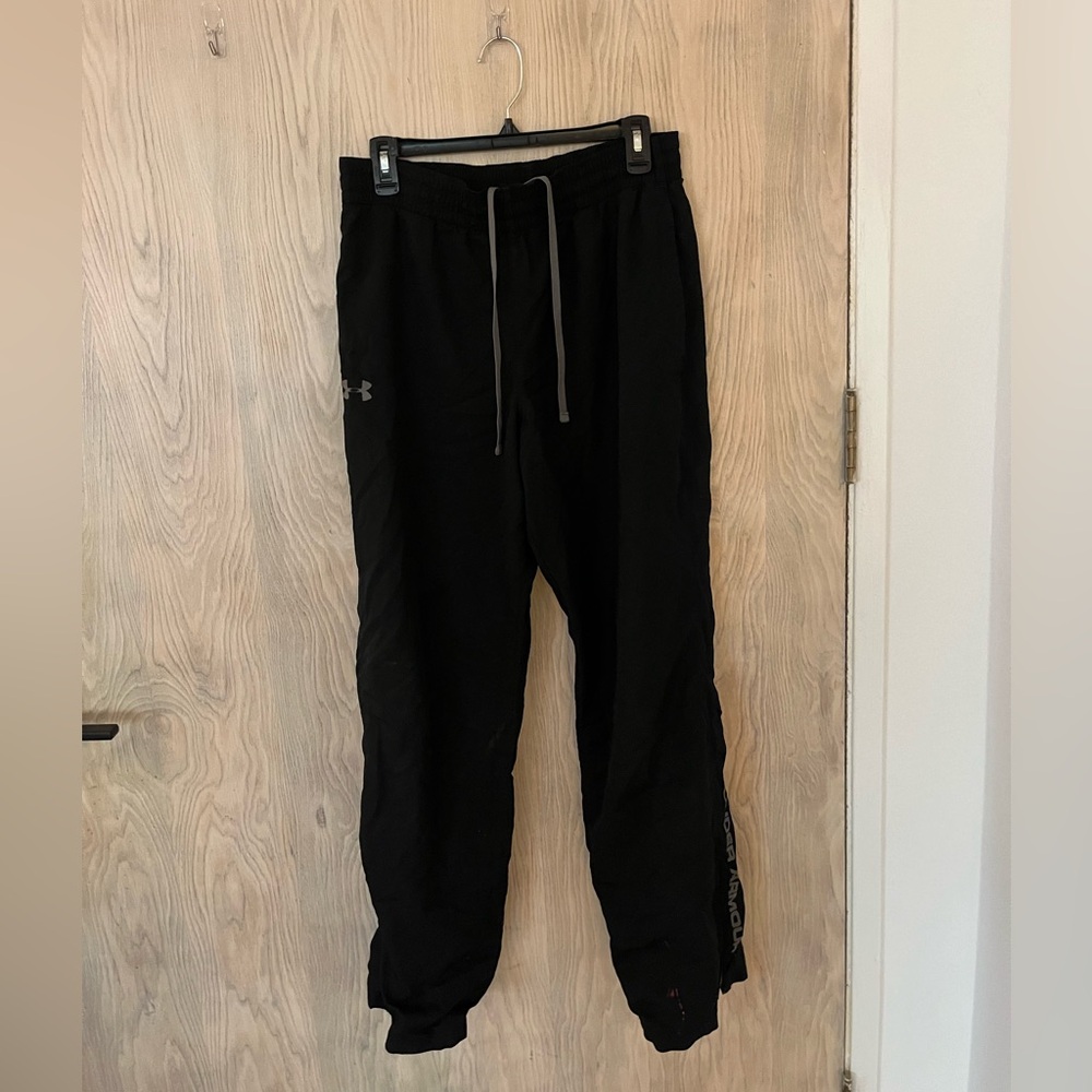 black under armour zip-leg pants size M